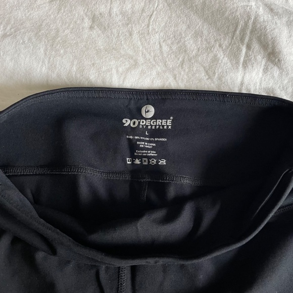 Black Capri length 90 Degree by Reflex leggings. Size L - Picture 4 of 4